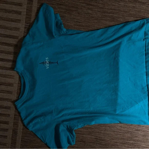 Vineyard Vines Blue Graphic T-Shirt - Picture 2 of 3